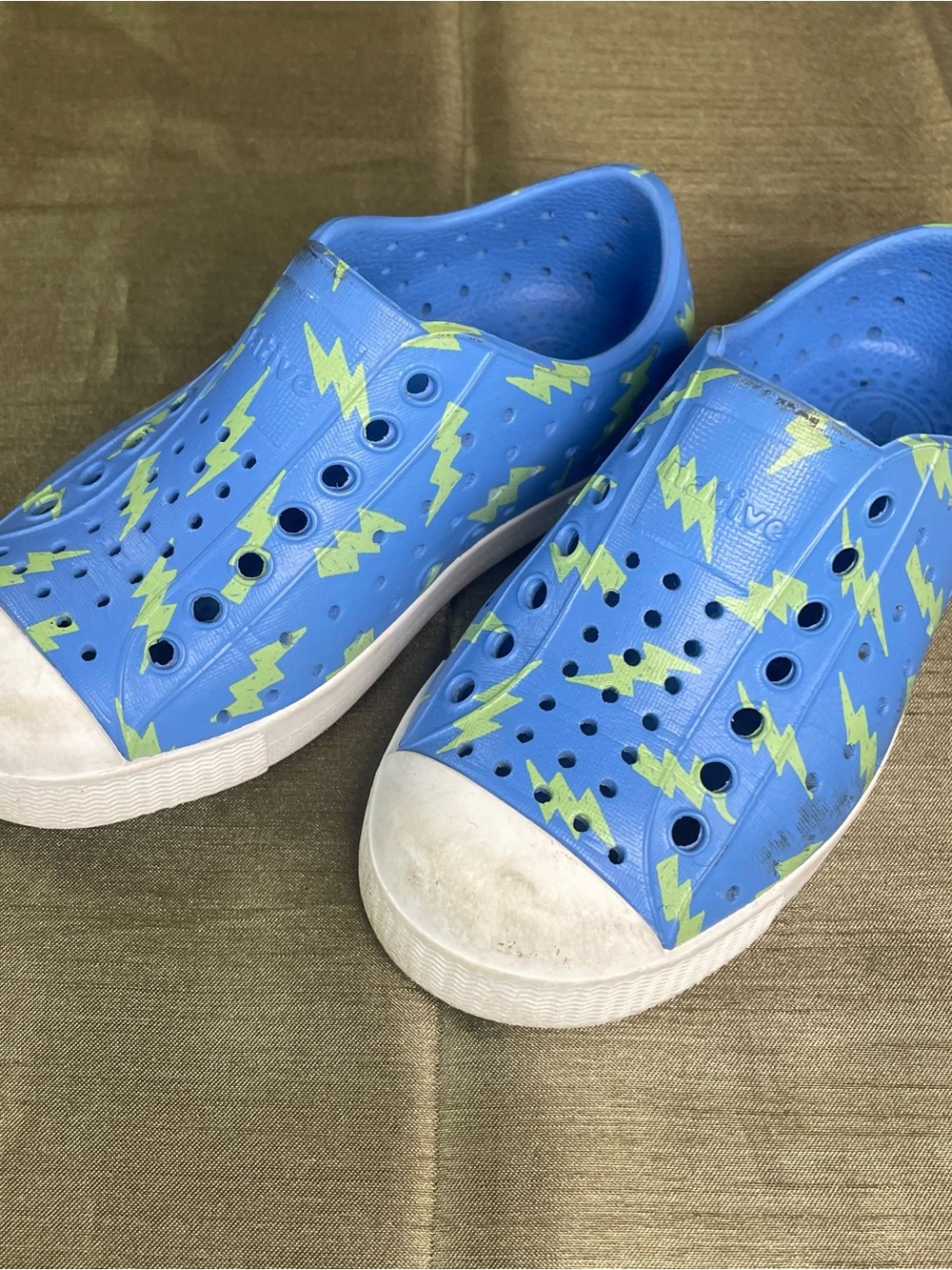 Native Jefferson Kids Slip-On Shoe in Blue with Lime Lightning Size C10